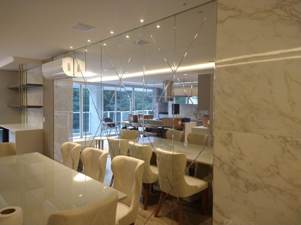 Como limpar vidros e espelhos