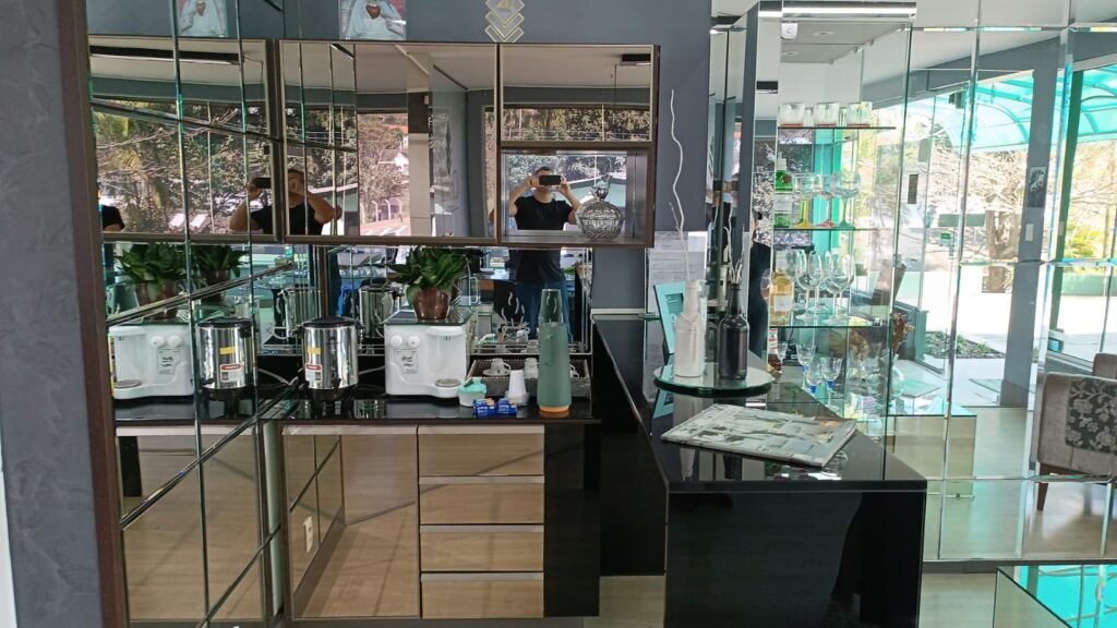 Onde usar espelho decorativo para ampliar ambientes pequenos